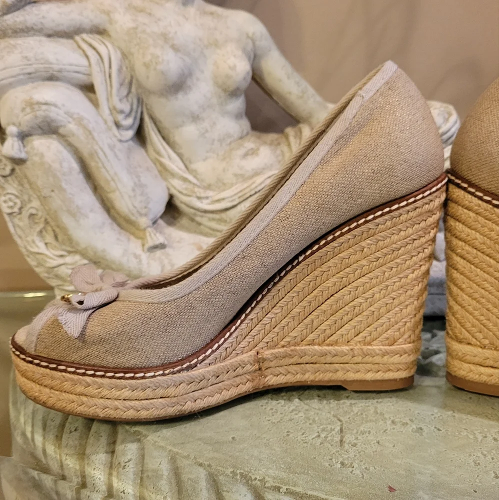 Tory Burch Gold Metalic Canvas Jakie Peep Toe Espidrilles in 8.5. #120